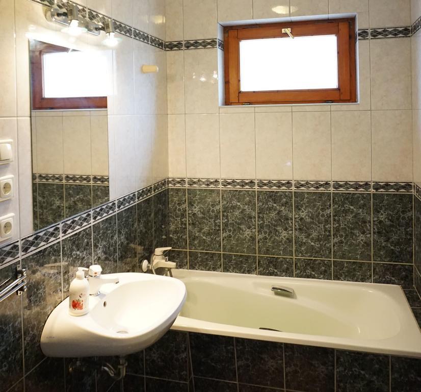 Vamosi Vendeghaz Apartment Nemesvamos Ngoại thất bức ảnh