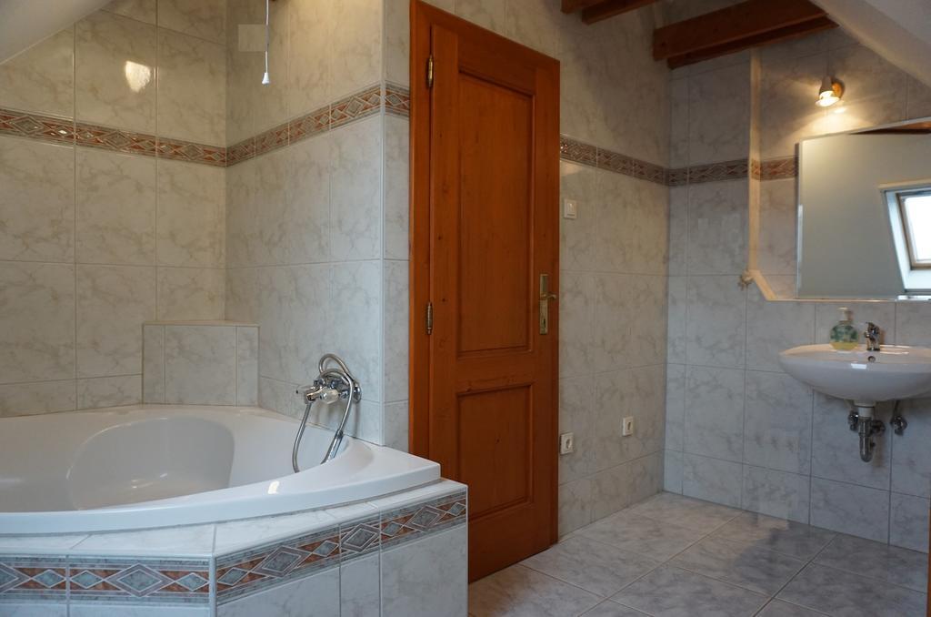 Vamosi Vendeghaz Apartment Nemesvamos Ngoại thất bức ảnh