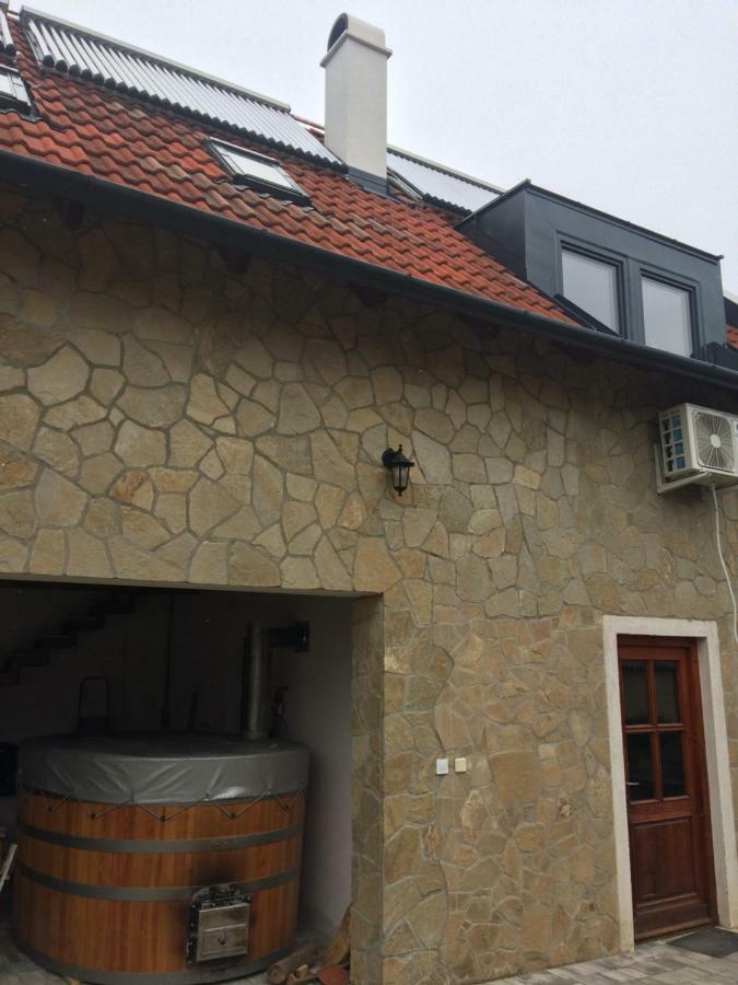 Vamosi Vendeghaz Apartment Nemesvamos Ngoại thất bức ảnh